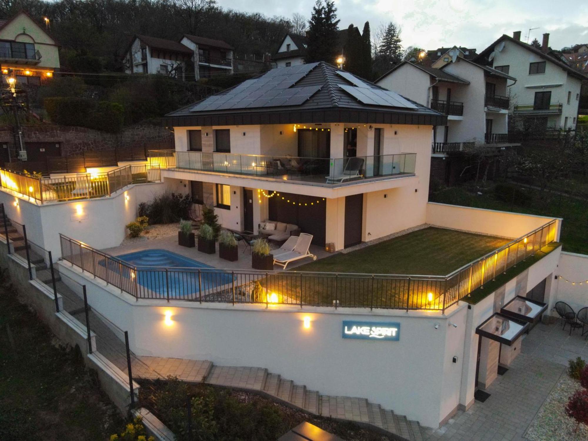 Lake Spirit Boutique Apartments Balatonalmádi エクステリア 写真