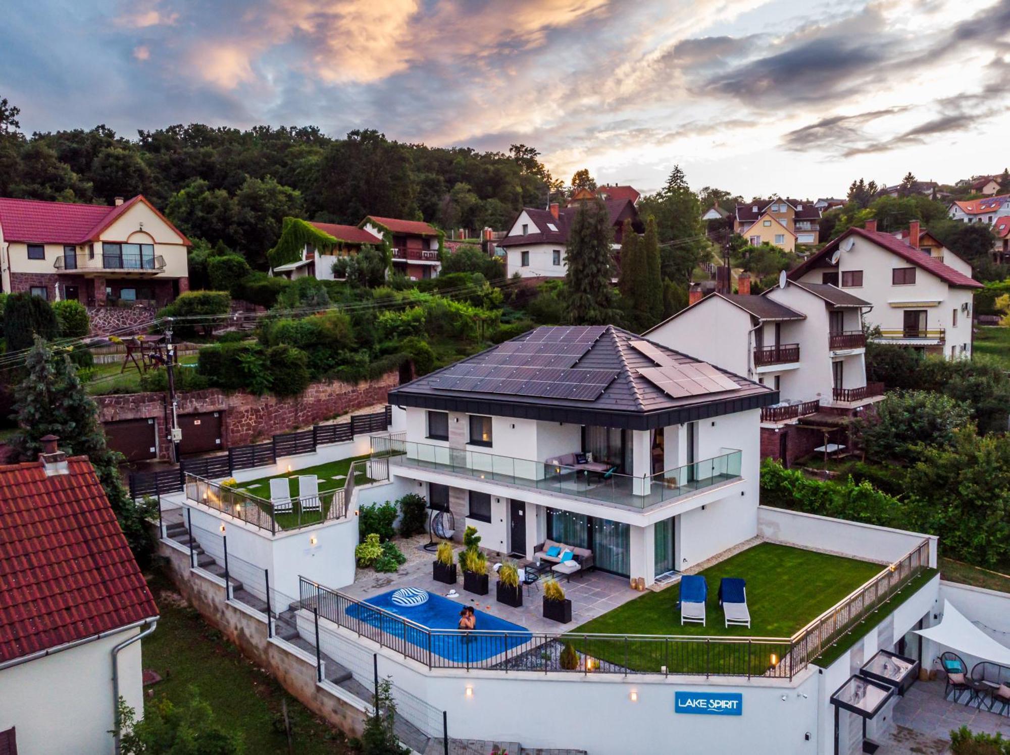 Lake Spirit Boutique Apartments Balatonalmádi エクステリア 写真